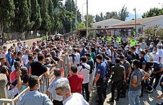 Antalya’da servisçilerin ‘C plaka’ eyleminde...
