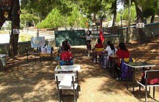 Antalya’da sınıflar açık havaya taşındı,...