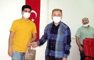 Araban’da başarılı 60 öğrenciye kol saati