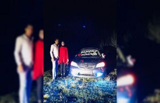 Arabası sayesinde tanıştığı kıza sürpriz evlilik...