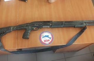 Araraçlarda ruhsatsız tüfek ve uyuşturucu bulunduran...