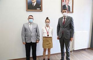 Aslı Uzun’a tebrik