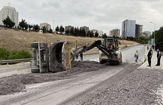 Ataşehir’de hafriyat kamyonu yan yattı: 1 yaralı