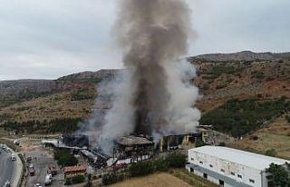 AVM yangını havadan görüntülendi