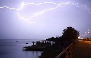 Ayvalık’ı vuran dolu yağışı ve fırtınada...