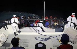 Ayvalık’ta 32 düzensiz göçmen kurtarılırken...