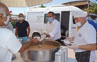 Ayvalık’ta Başkan Ergin’den aşure ikramı