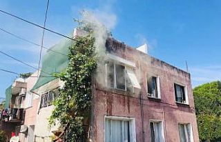 Ayvalık’ta ev yangınına itfaiye müdahalesi