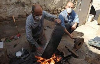 Baba mesleği kalaycılığı ayakta tutmaya çalışıyorlar