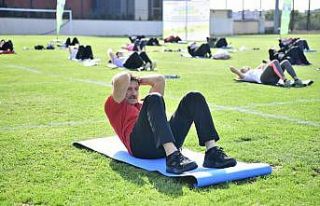 Bahçelievler’de sosyal mesafeli sabah sporu