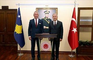 Bakan Akar, Kosova Savunma Bakanı Quni ile bir araya...