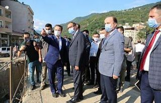 Bakan Kasapoğlu selden zarar gören Dereli ilçesini...