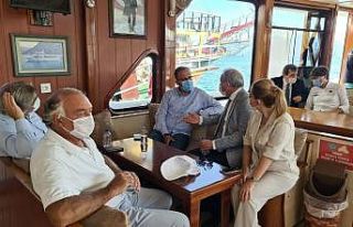 Bakan Kasapoğlu teknede kahve içti, yenilenen Marmaris...