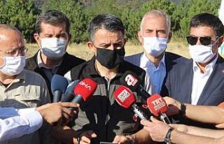 Bakan Pakdemirli alevlerin arasından dakikalarla...