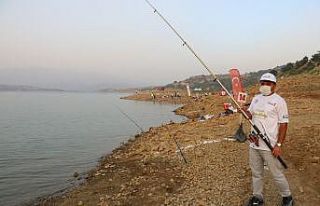 Balık tutmak için yarıştılar