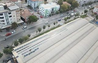 Balıkesir Büyükşehir, pazar yerlerinin çatılarında...