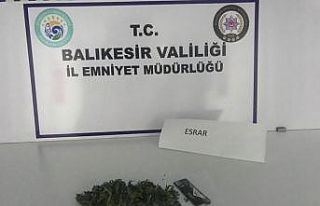 Balıkesir’de Narkotik polisi uyuşturucu satıcılarına...
