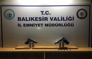 Balıkesir’de polis 15 silah ele geçirildi
