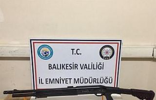 Balıkesir’de polis aranan 6 kişiyi ve 9 silahı...