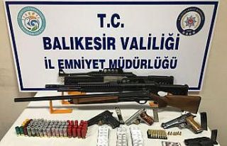 Balıkesir’de polisten şafak operasyonu