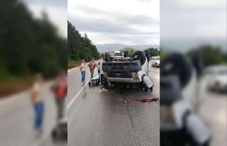 Bariyerlere çarptı takla attı: 1 yaralı