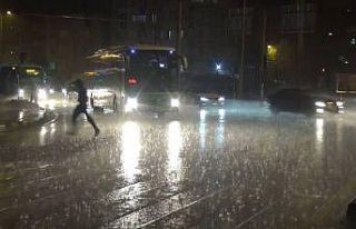 Bartın’da sağanak yağış etkili oldu, yollar...