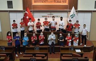 Başarılı tekvandoculardan Başkan Ataç’a ziyaret
