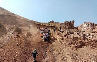 Başkale’de göçük altına kalan işçi kurtarıldı
