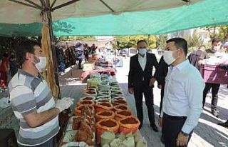 Başkan Arı, Güzelyurt Mahallesinde semt pazarını...