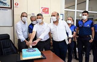 Başkan Bozdoğan zabıtayla pasta kesti