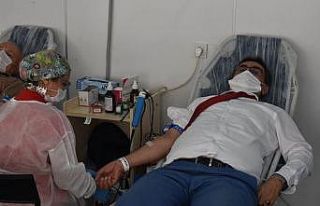 Başkan İnal’dan kan bağışı