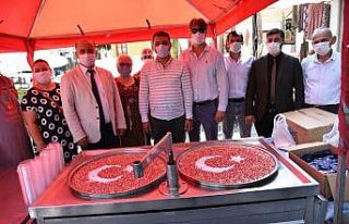 Başkan Kaya’dan ay yıldızlı aşure ikramı