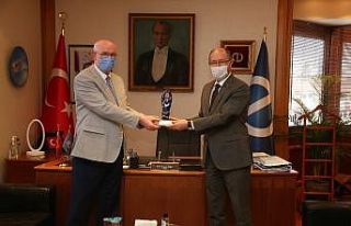 Başkan Kazım Kurt’tan Prof. Dr. Fuat Erdal’a...