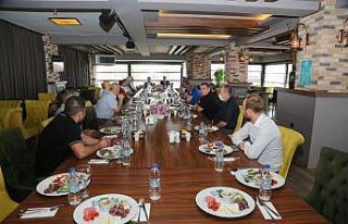 Başkan Kurt servisçi esnafı ile buluştu