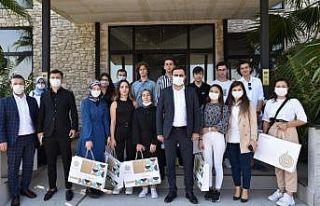 Başkan Özlü gençlere verdiği yemek sözünü...