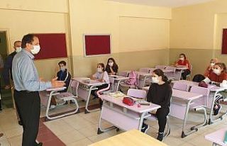 Başkan Şahin Kaynaşlı’da okulları ziyaret etti