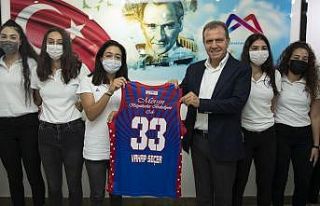 Başkan Seçer, Büyükşehir Belediyesinin kadın...