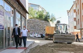 Başkan Tanğlay parke çalışmalarını denetledi