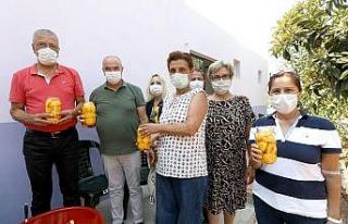 Başkan Tarhan şeftali soydu, komposto yaptı