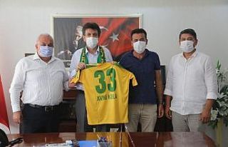 Başkan Tollu’dan, ilçe protokolüne forma ve atkı