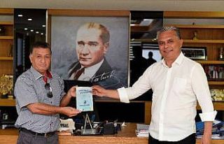 Başkan Uysal için şiir yazdı