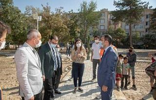 Başkan Vekili Aslan yapımı devam eden parkta incelemelerde...