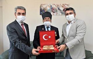 Başkan Yılmaz’dan 89 yaşındaki gaziye ziyaret