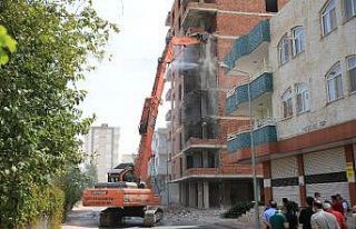 Batman’da kaçak yapılar yıkılıyor