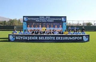 BB Erzurumspor 9 yeni futbolcuya toplu imza töreni...