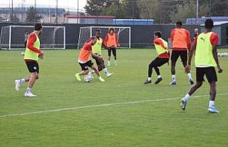 BB Erzurumspor yeni sezona hazırlık maçı oynamadan...