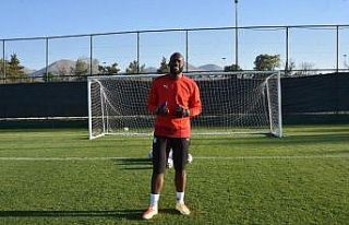 BB Erzurumspor’un yeni file bekçisi Farnolle ilk...