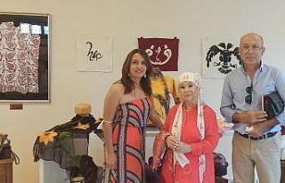 Bedia Akartürk, keçe sergisine hayran kaldı