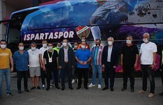 Belediye Başkanı, Isparta 32 Spor’a otobüs hediye...