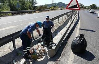 Belediye ekipleri onlarca torba çöp topladı